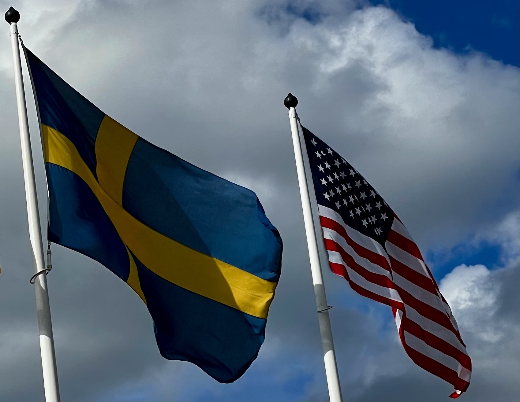 Svenska och amerikanska flaggan