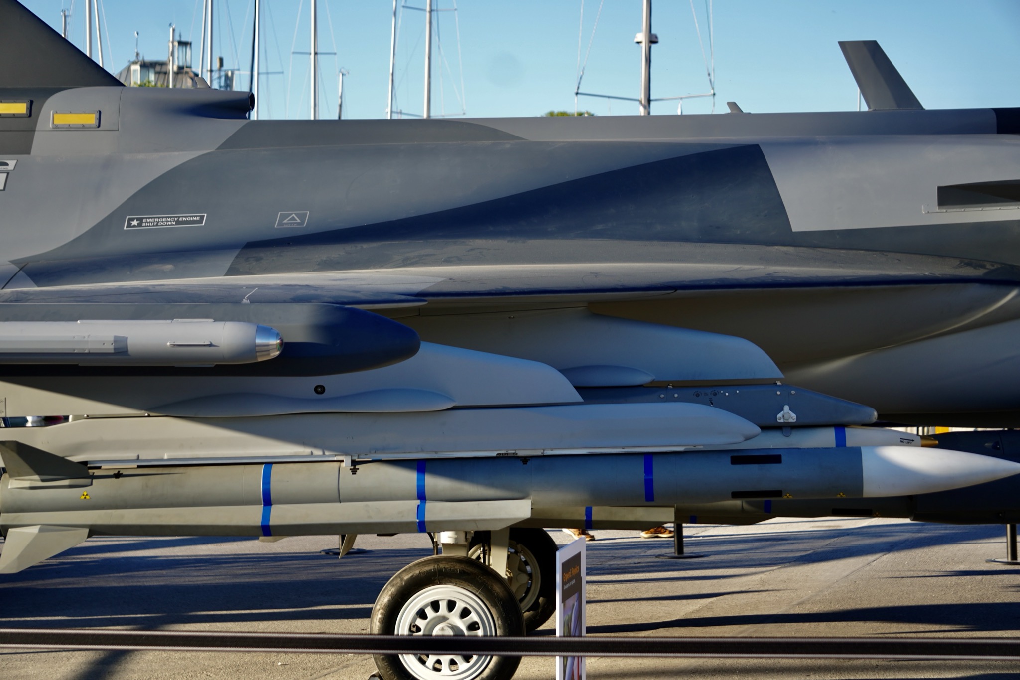 Laddblind Meteorattrapp på en Gripen E replika utställd i Almedalen 2026