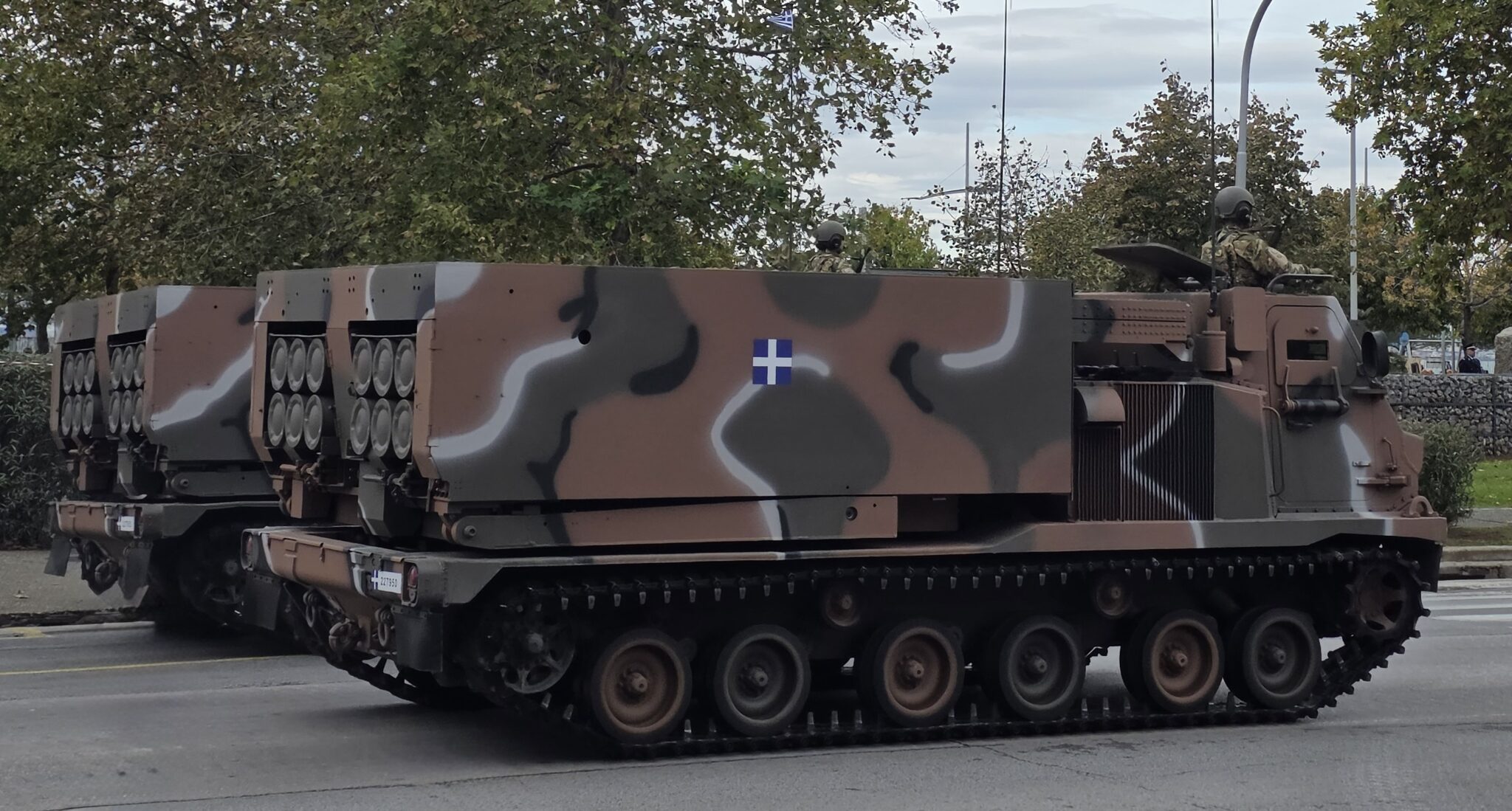 Grekiska M-270 robotsalvpjäser. Läsarfoto.
